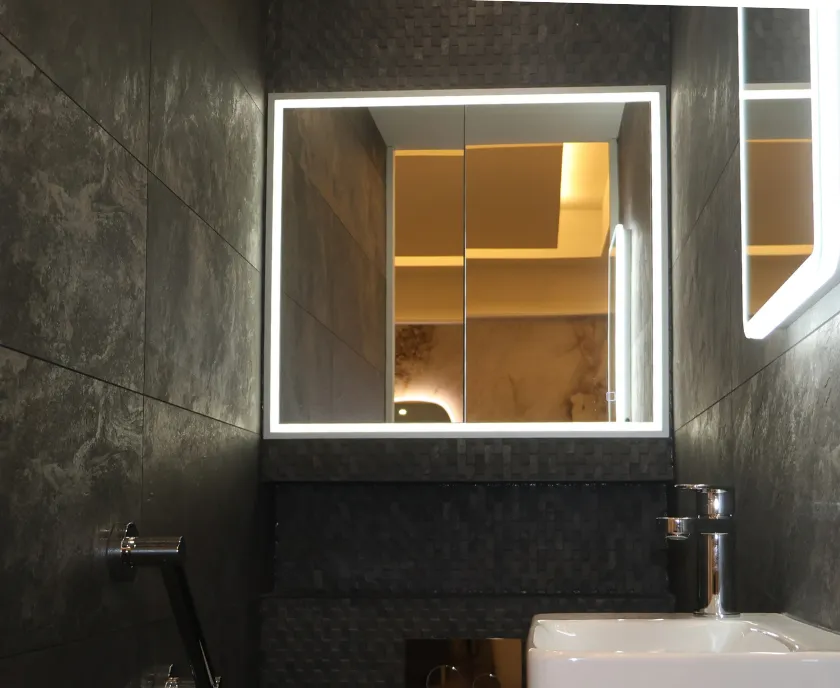 Illuminated Mirror & Compact Vanity